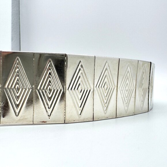 Silver-Tone Geometric Diamond Pattern Metal Belt Vintage With Buckle - Picture 6 of 7